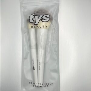 TYS Beauty-Make up brushes never used.